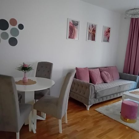 Skyline Apartment Bijeljina Eksteriør billede