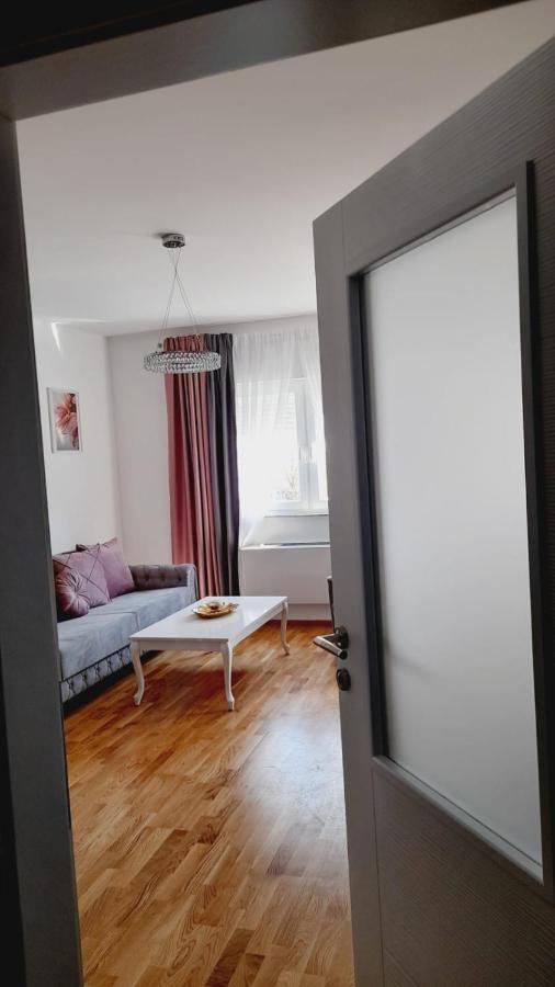 Skyline Apartment Bijeljina Eksteriør billede