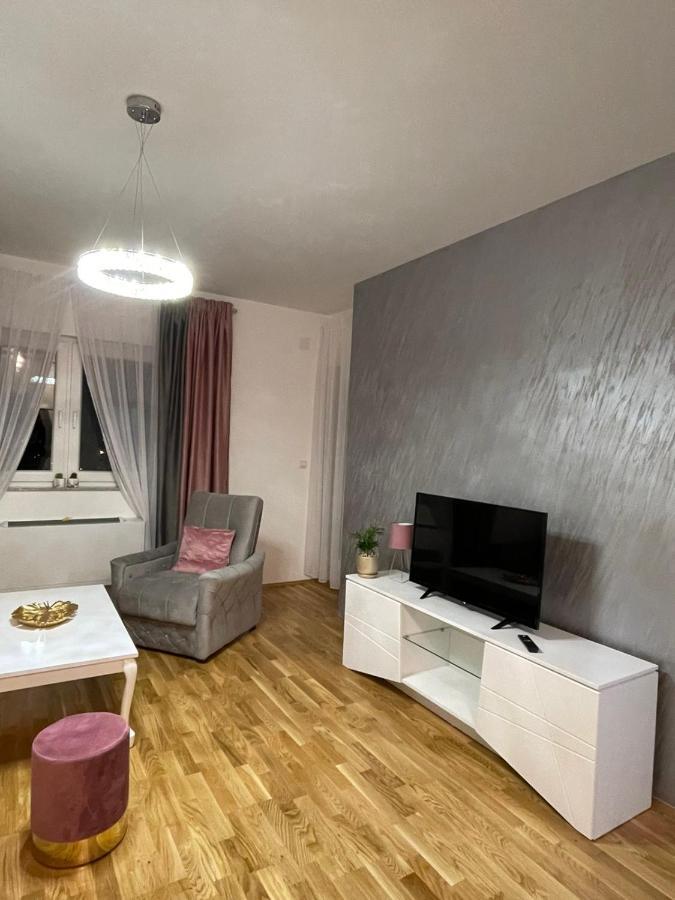 Skyline Apartment Bijeljina Eksteriør billede