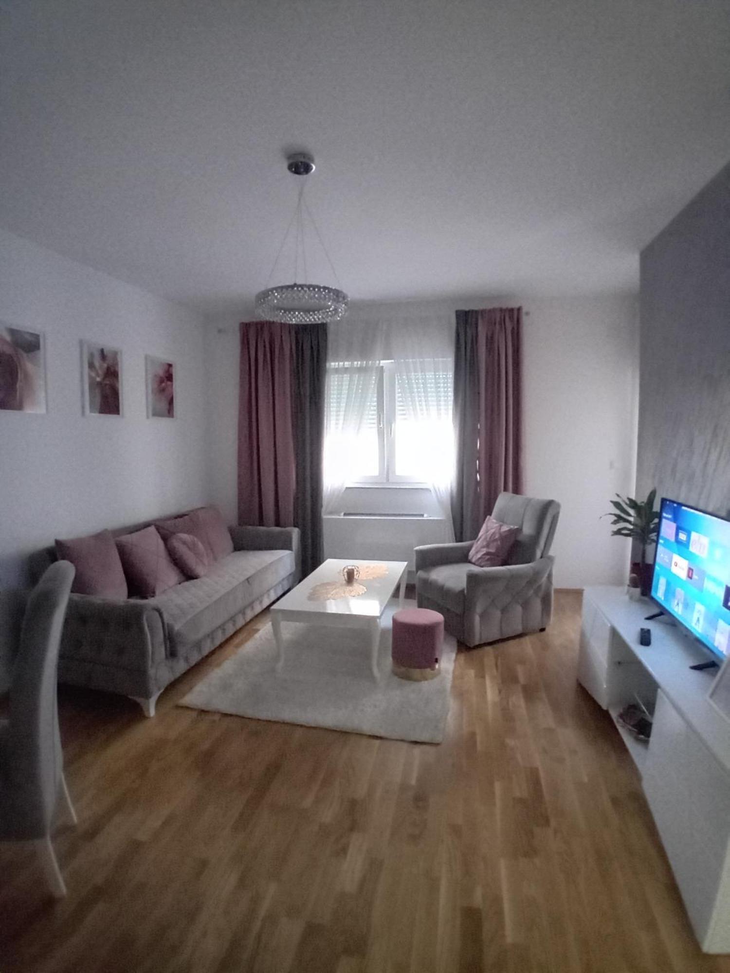 Skyline Apartment Bijeljina Eksteriør billede