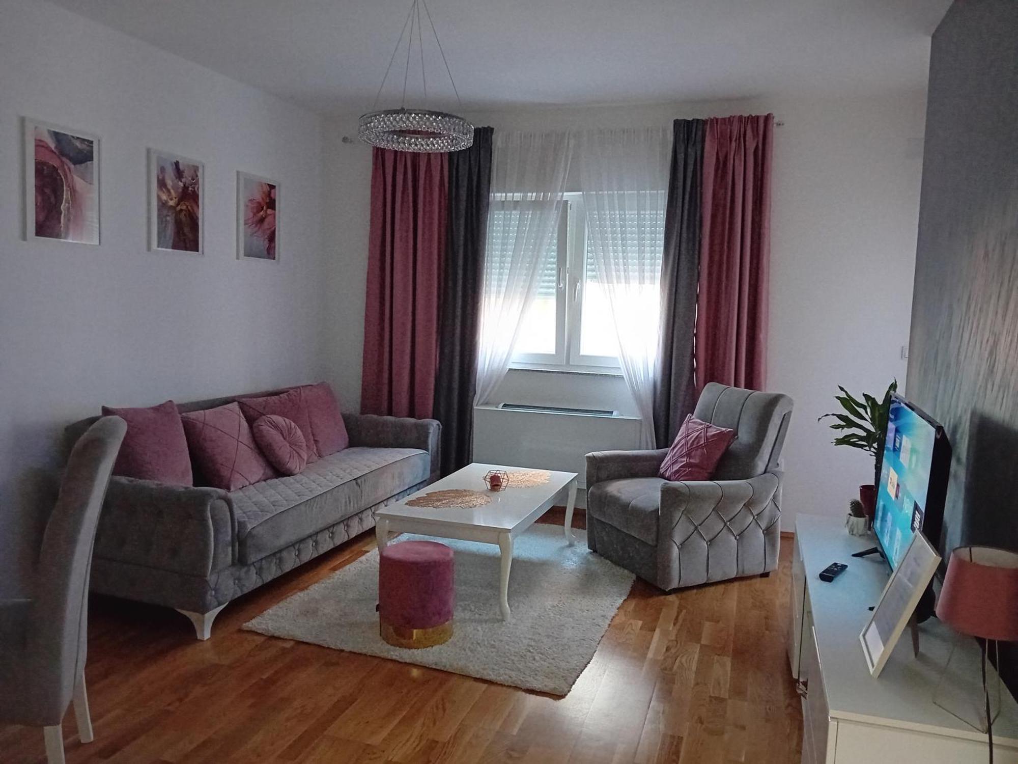 Skyline Apartment Bijeljina Eksteriør billede